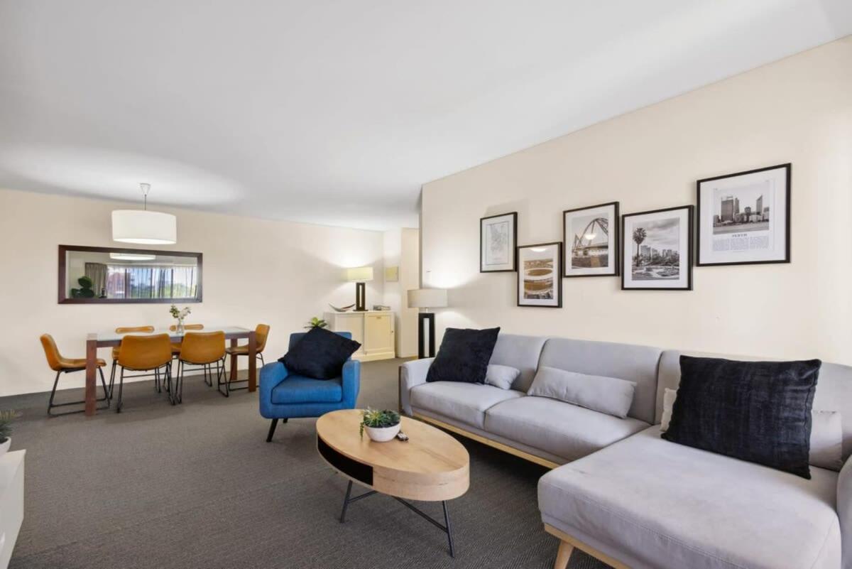 Apartment Spacious On Hay St Cbd