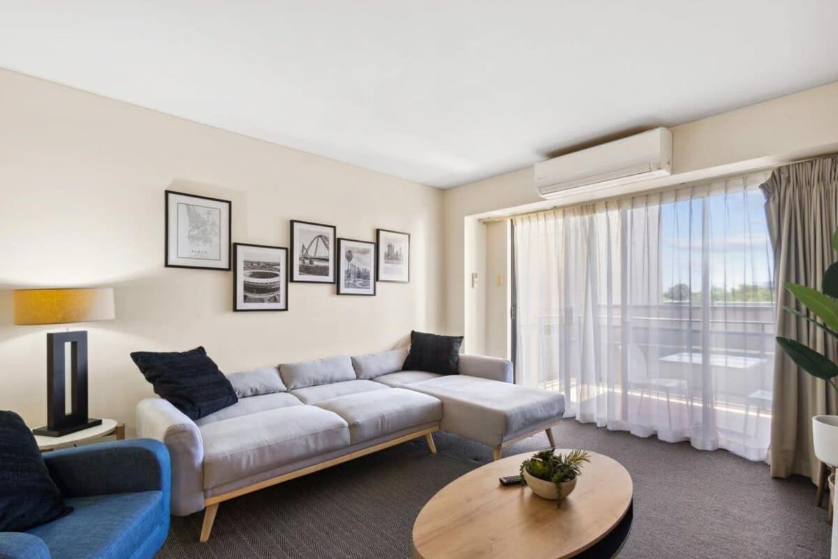 Spacious On Hay St Cbd Apartment *