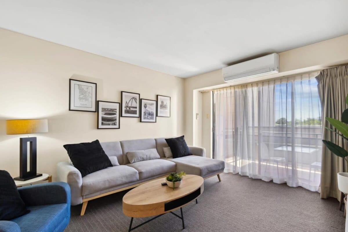 Apartment Spacious On Hay St Cbd *