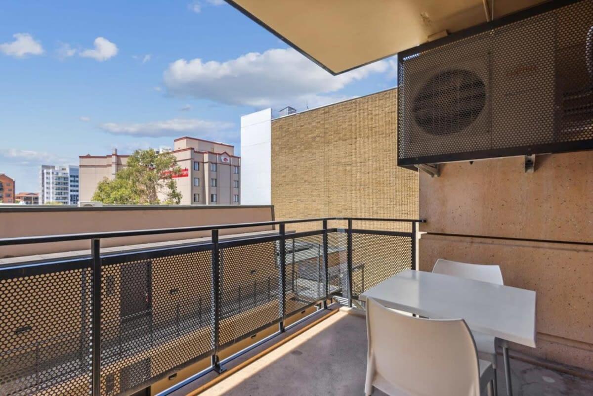 Spacious On Hay St Cbd *