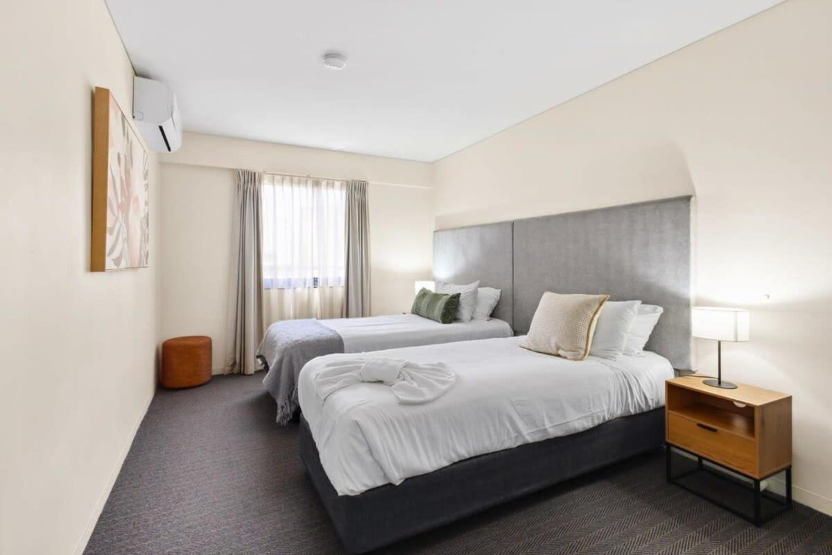 Spacious On Hay St Cbd Apartment *