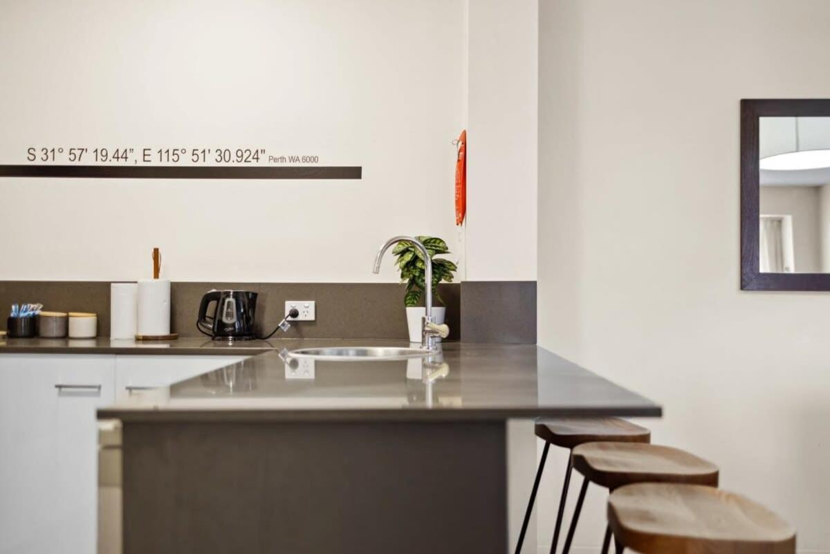 Spacious On Hay St Cbd Apartment