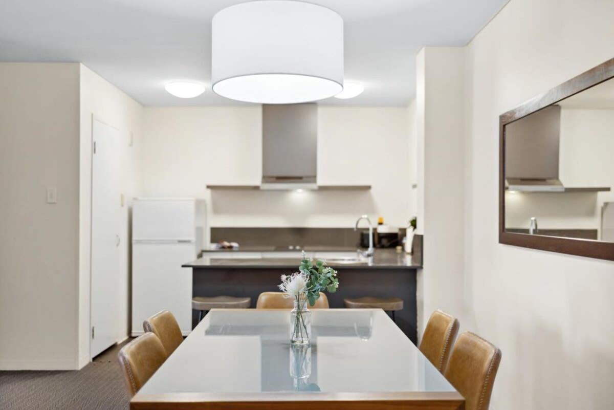 Spacious On Hay St Cbd Apartment *