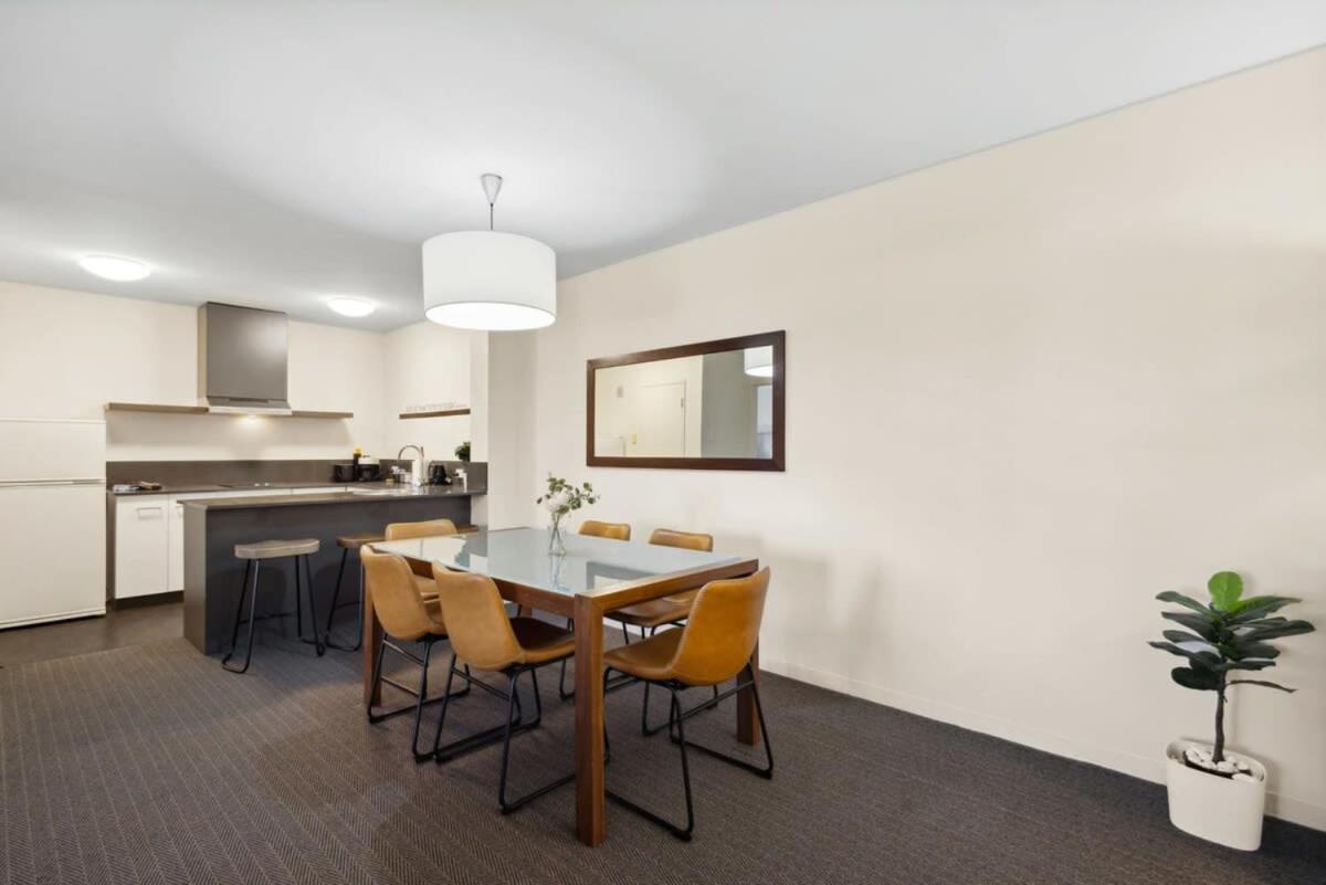 Apartment Spacious On Hay St Cbd